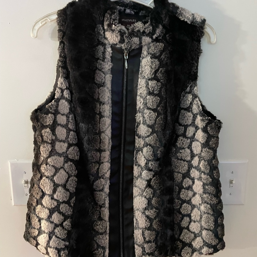 MULTIPLES Black & Gray Faux Fur Patterned Vest